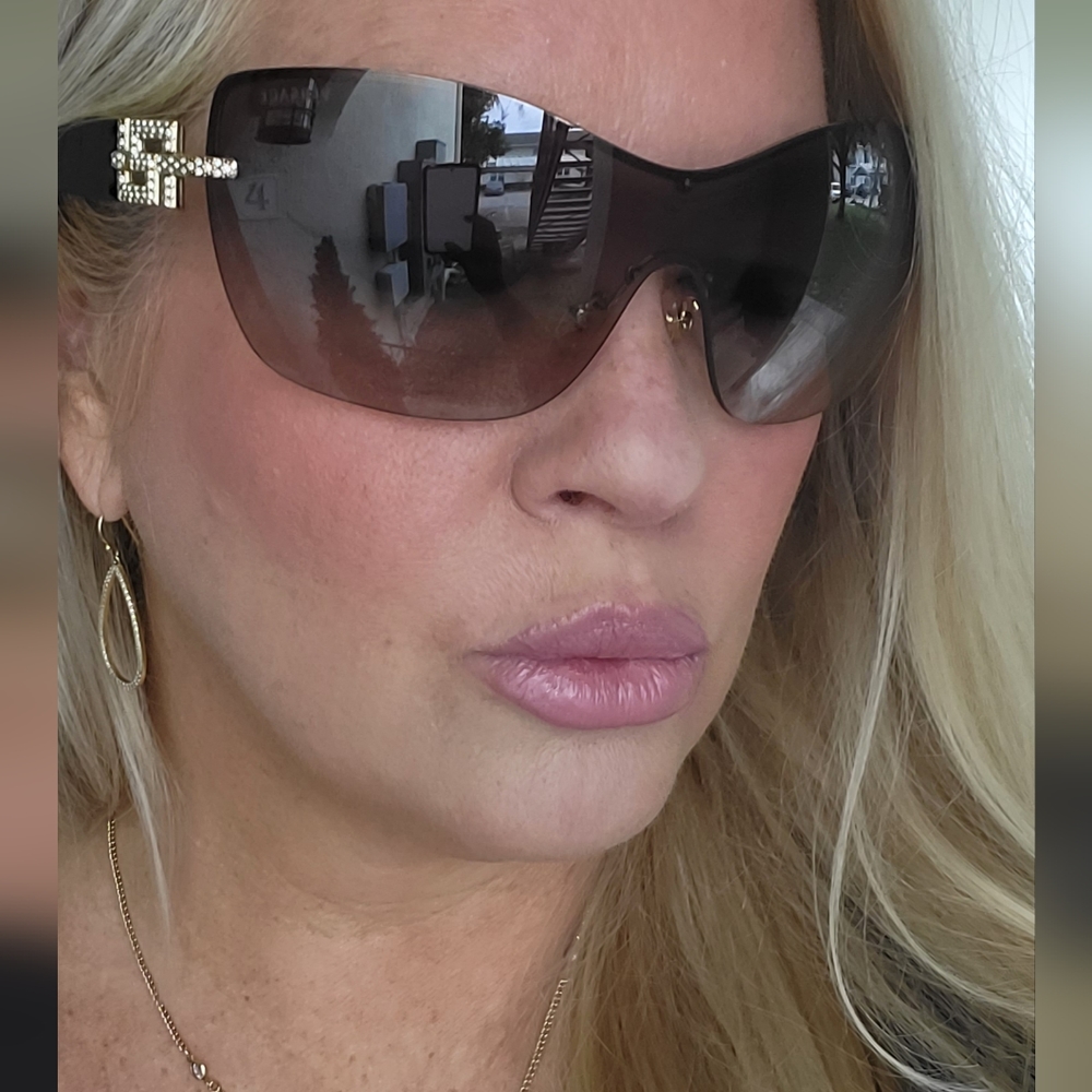 Versace Luxury Sunglasses - Picture 10 of 10